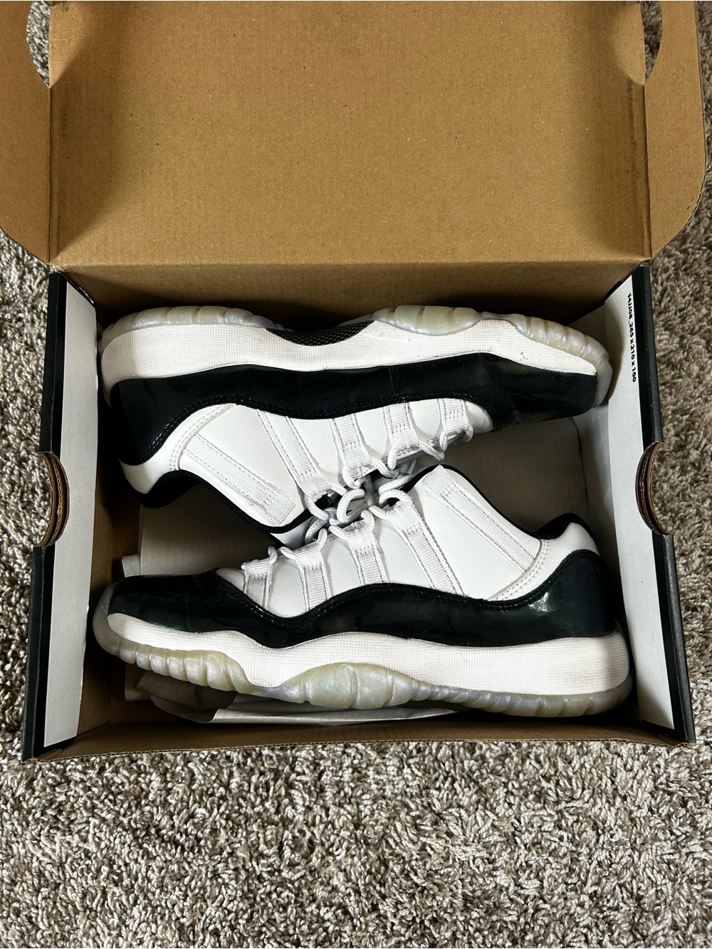 Jordan Air Jordan 11 Retro Low — White Black emerald